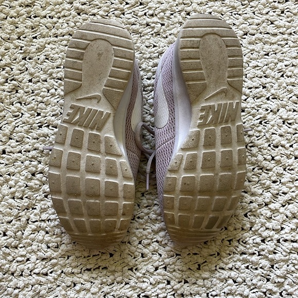 🏃🏼‍♀️ Nike Tanjun Sneakers 🏃🏼‍♀️ - Picture 8 of 10